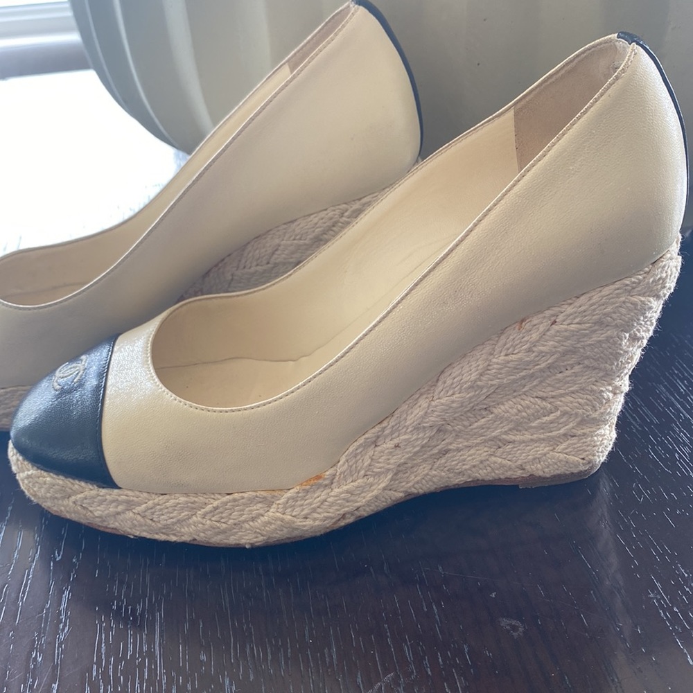 Chanel Cream/Black Leather CC Cap Toe Wedge Espadrille Pumps - Picture 4 of 9
